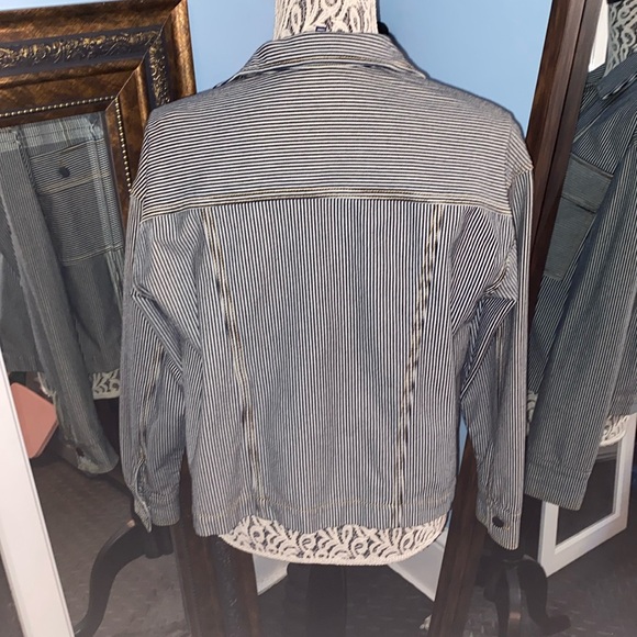 SPLENDID Sz. XS Denim striped jacket. Navy and white. Exc. condition. Runs big - Picture 4 of 8